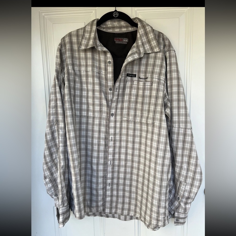 Wrangler Gray and White Plaid Shirt